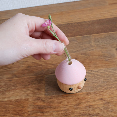 どんぐりひのきの一輪挿し